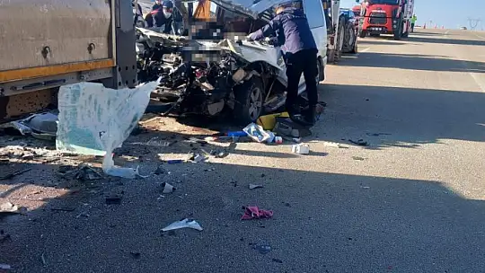 En acı cenaze: Trafik kazasında hayatını kaybeden anne, oğlu ve kızı yan yana son yolculuğuna uğurlandı