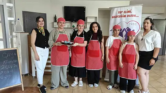 En özel 'kantin': Özel öğrenciler hem üretiyor hem de satıyor