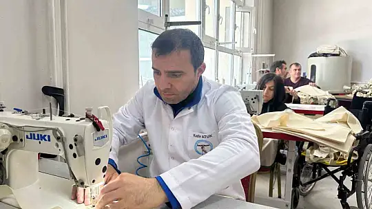 Engelleri çalışarak aşmak istiyorlar