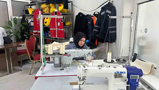 Engelleri çalışarak aşmak istiyorlar