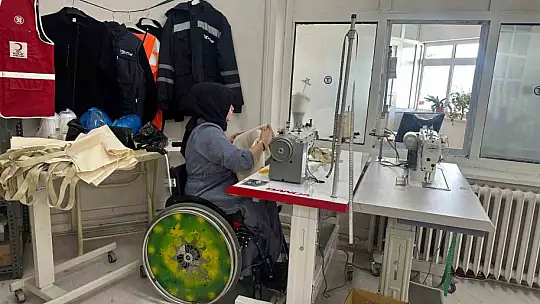 Engelleri çalışarak aşmak istiyorlar