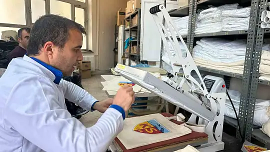Engelleri çalışarak aşmak istiyorlar