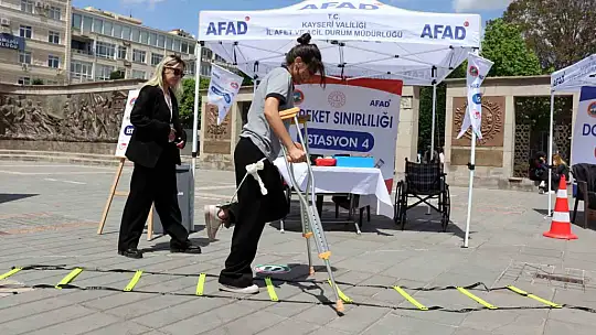 Engellilerin yaşadığı zorlukları empati kurarak öğrendiler