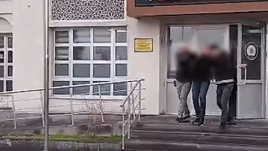 Eniştesinin evini kurşunlayan şüpheli yakalandı