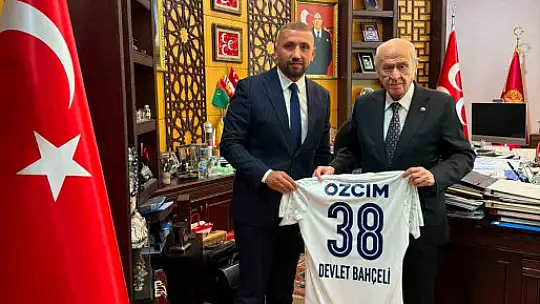 Erciyes 38 FK'dan MHP Genel Başkanı Devlet Bahçeli'ye forma hediyesi