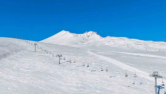 Erciyes, ara tatil ve Ramazan Bayramı'nda kayakseverleri bekliyor