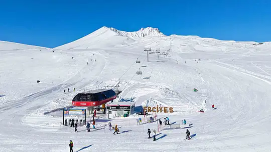 Erciyes, ara tatil ve Ramazan Bayramı'nda kayakseverleri bekliyor