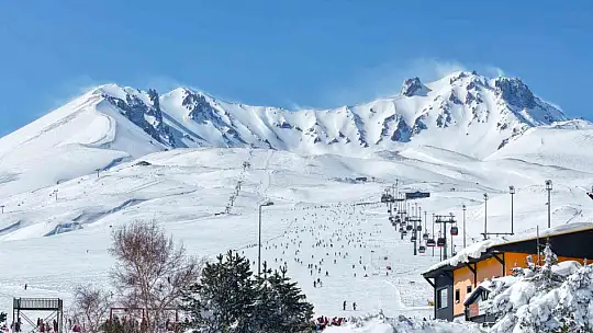 Erciyes, ara tatil ve Ramazan Bayramı'nda kayakseverleri bekliyor