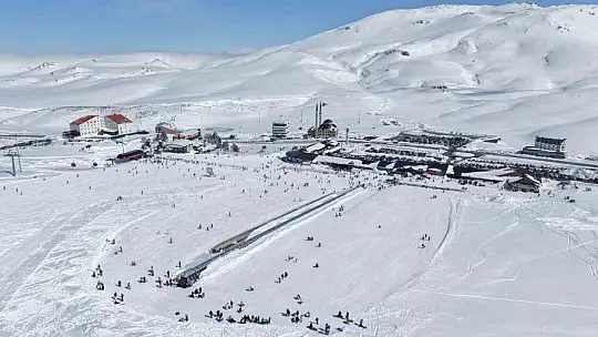 Erciyes, ara tatil ve Ramazan Bayramı'nda kayakseverleri bekliyor