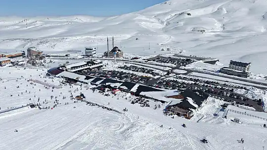 Erciyes, ara tatil ve Ramazan Bayramı'nda kayakseverleri bekliyor