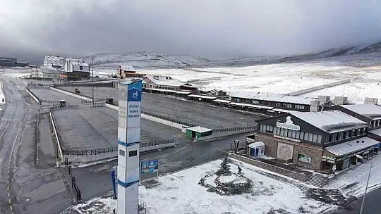 Erciyes beyaza büründü