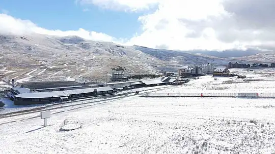 Erciyes beyaza büründü