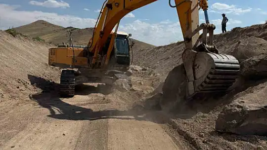 Erciyes Dağı taşkın ve kuşaklama kanalı projesi hızla devam ediyor