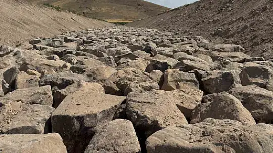 Erciyes Dağı taşkın ve kuşaklama kanalı projesi hızla devam ediyor