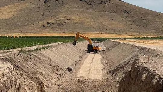 Erciyes Dağı taşkın ve kuşaklama kanalı projesi hızla devam ediyor