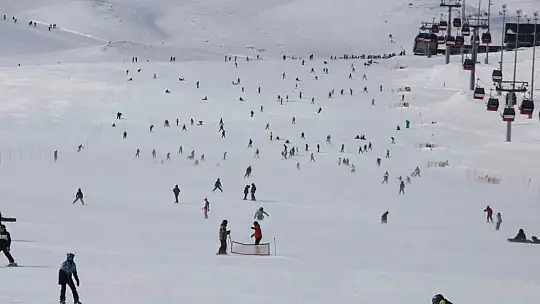 Erciyes'e sömestir bereketi: 1.4 milyon turist ziyaret etti