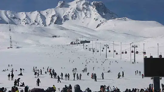 Erciyes'e sömestir bereketi: 1.4 milyon turist ziyaret etti