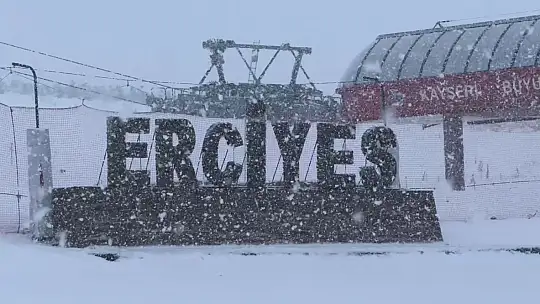 Erciyes'e yağan kar tatilcilerin yüzünü güldürdü