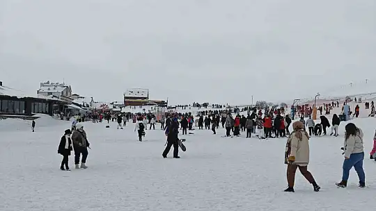 Erciyes'e ziyaretçi akını