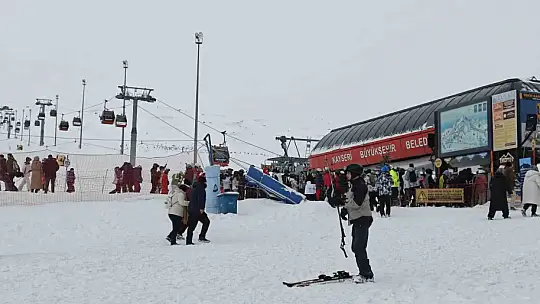 Erciyes'e ziyaretçi akını