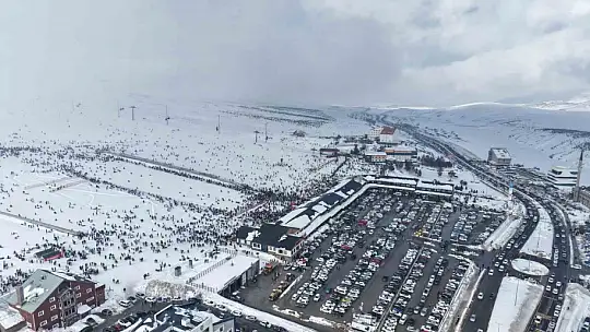 Erciyes hafta sonu 320 bin kişiyi ağırladı