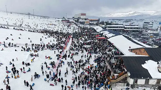 Erciyes hafta sonu 320 bin kişiyi ağırladı
