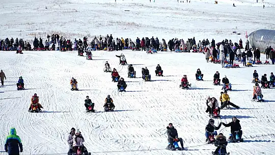 Erciyes hafta sonu 70 bin ziyaretçi ağırladı