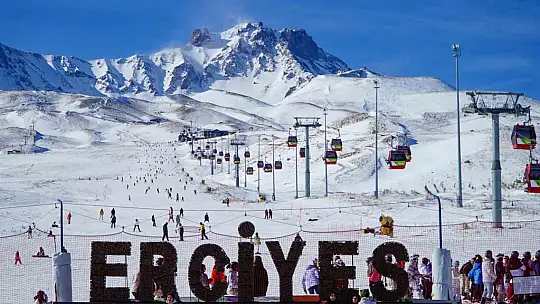 Erciyes'i 2 haftada 200 bin kişi ziyaret etti