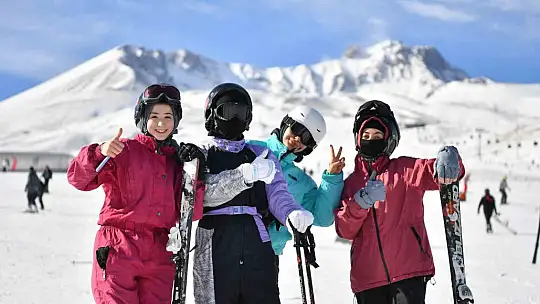 Erciyes'i 2 haftada 200 bin kişi ziyaret etti