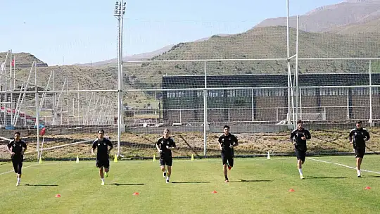 Erciyes'in zirvesi, yaz kampı için yerli ve yabancı 25 kulübün tercihi oldu