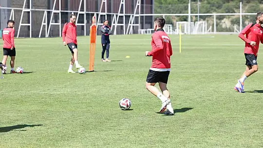 Erciyes'in zirvesi, yaz kampı için yerli ve yabancı 25 kulübün tercihi oldu