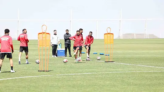Erciyes'in zirvesi, yaz kampı için yerli ve yabancı 25 kulübün tercihi oldu