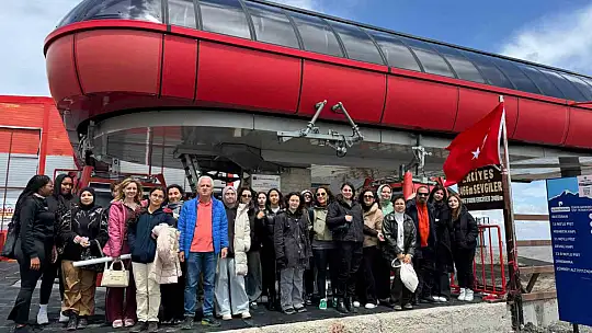 Erciyes, Romanya ve Karayipler'den gelen gençleri hayran bıraktı