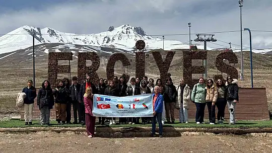 Erciyes, Romanya ve Karayipler'den gelen gençleri hayran bıraktı