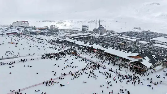 Erciyes sömestirin ilk hafta sonunda 250 bin kişiyi ağırladı