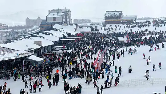 Erciyes sömestirin ilk hafta sonunda 250 bin kişiyi ağırladı