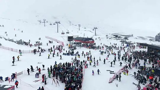 Erciyes sömestirin ilk hafta sonunda 250 bin kişiyi ağırladı