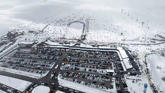 Erciyes sömestirin ilk hafta sonunda 250 bin kişiyi ağırladı
