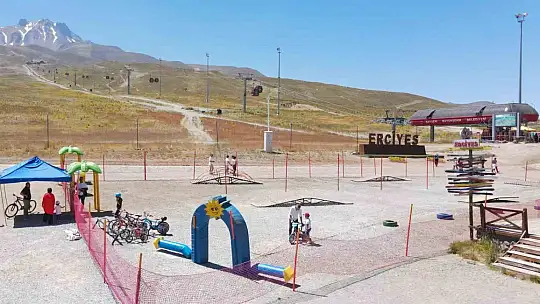 Erciyes'te 'Çocuk Bisiklet ve Aktivite Parkı' sezonu açıldı