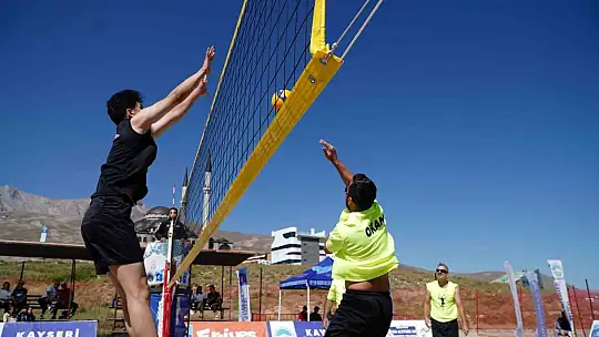 Erciyes'te 'En Havalı Voleybol Turnuvası'nda ilk düdük çaldı