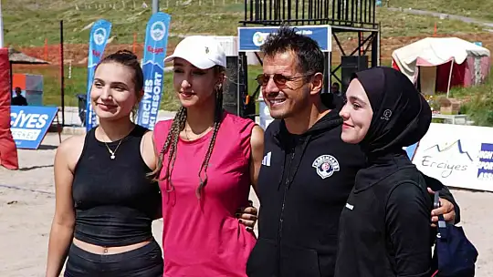 Erciyes'te 2 bin 200 metrede plaj voleybolu heyecanı yaşandı