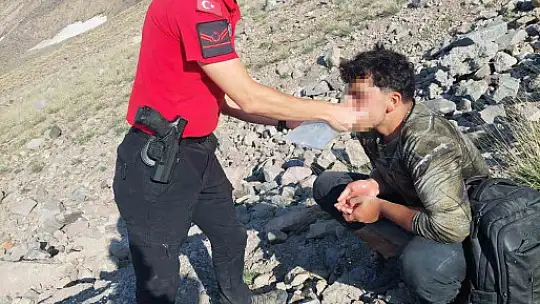 Erciyes'te 3 bin 350 metre yükseklikte mahsur kalan dağcı kurtarıldı