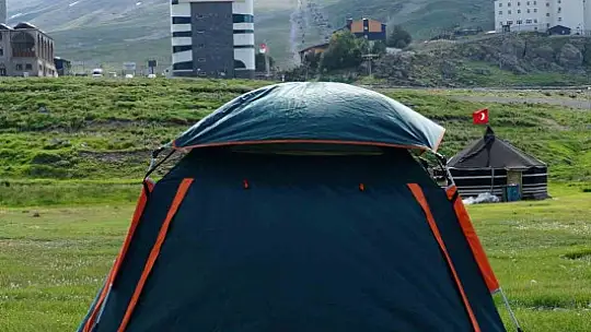Erciyes'te çadır ve kamp sezonu devam ediyor