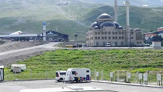 Erciyes'te çadır ve kamp sezonu devam ediyor