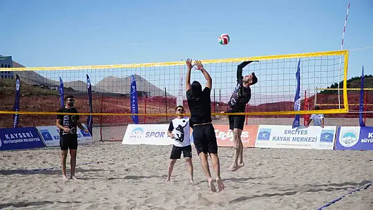 Erciyes'te en havalı voleybol turnuvası başladı