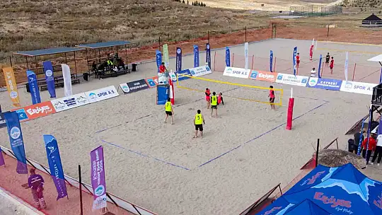 Erciyes'te en havalı voleybol turnuvası başladı