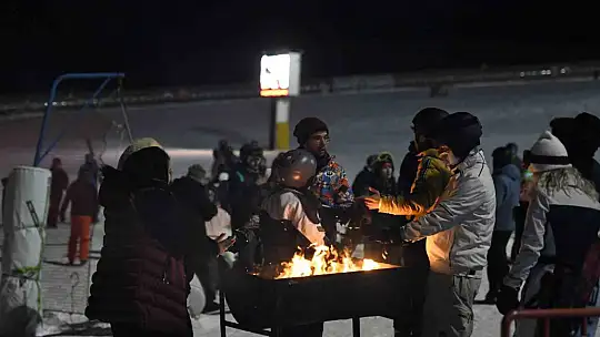 Erciyes'te gece kayağı başladı