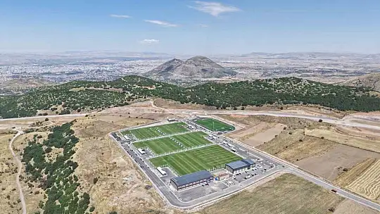 Erciyes'te geleceğin futbol yıldızları sahne alıyor