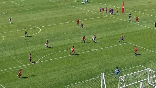Erciyes'te geleceğin futbol yıldızları sahne alıyor