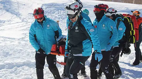 Erciyes'te gerçeği aratmayan çığ tatbikatı